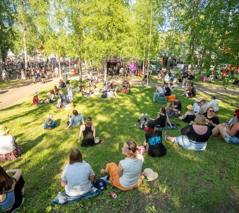Istuskelualuetta Food Gardenissa.
